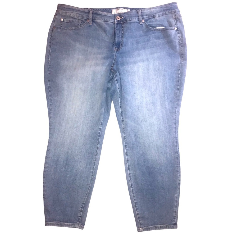 Torrid Skinny Ankle Light Wash size 24